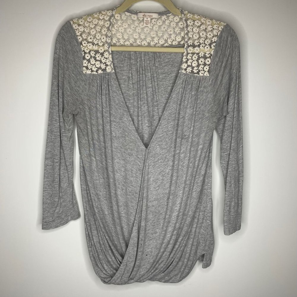 ELLA MOSS Gray Wrap Front Top‎ with Embroidered Daisies Sz M